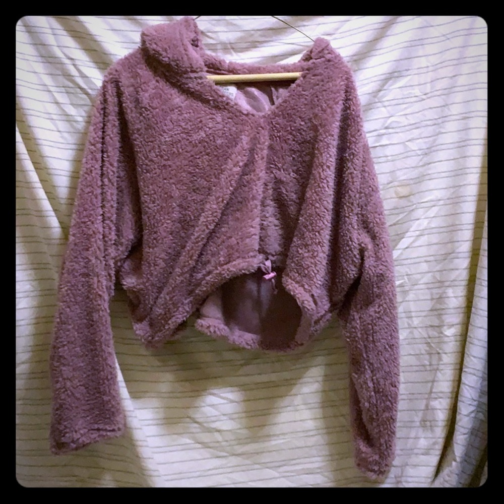 Med Urban outfitter fleece crop fuzzy purp sweater